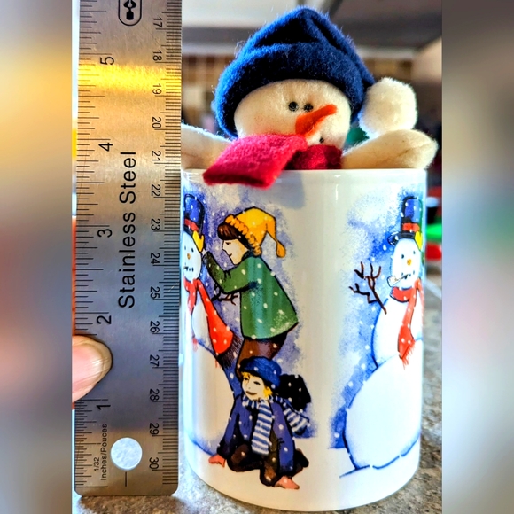 Whimsical Snowman Mug, approx 12-14 oz, Christmas gift idea, BNWOT - Picture 3 of 7